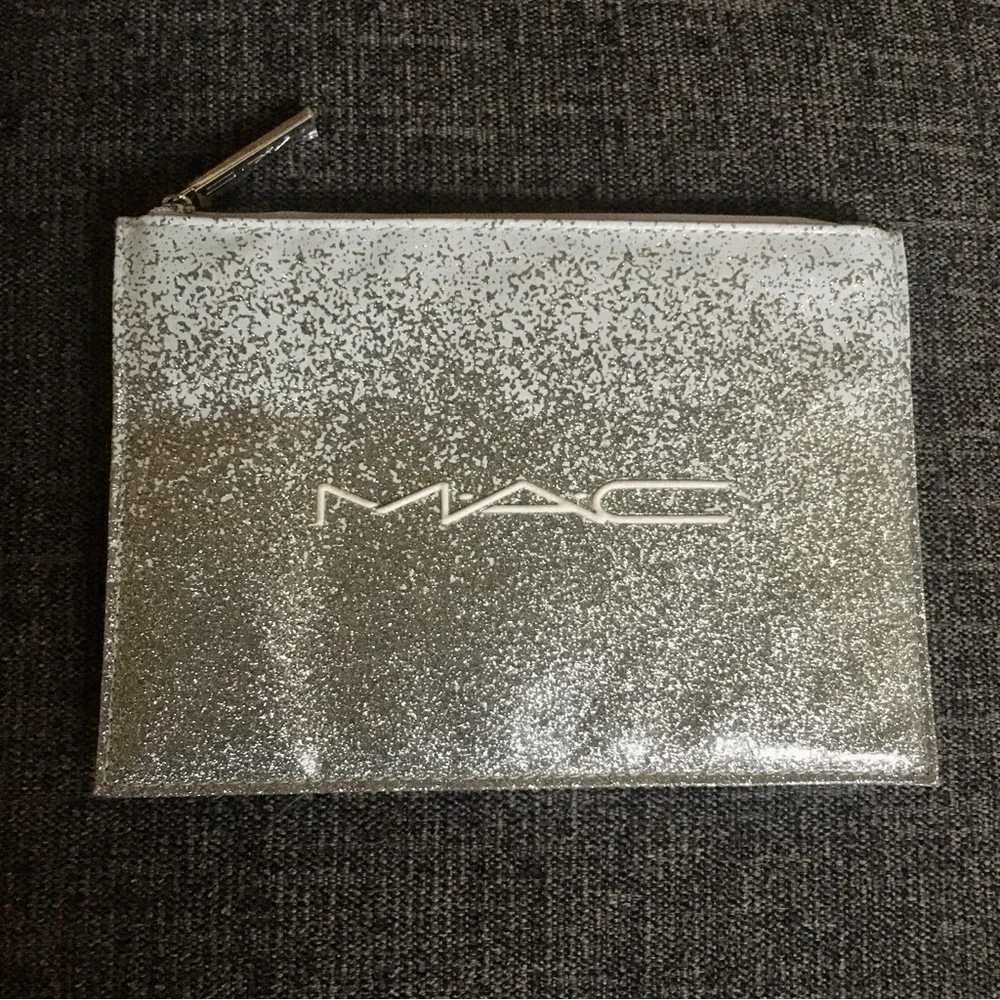 MAC Essentials Pouch - Picture 1 of 4
